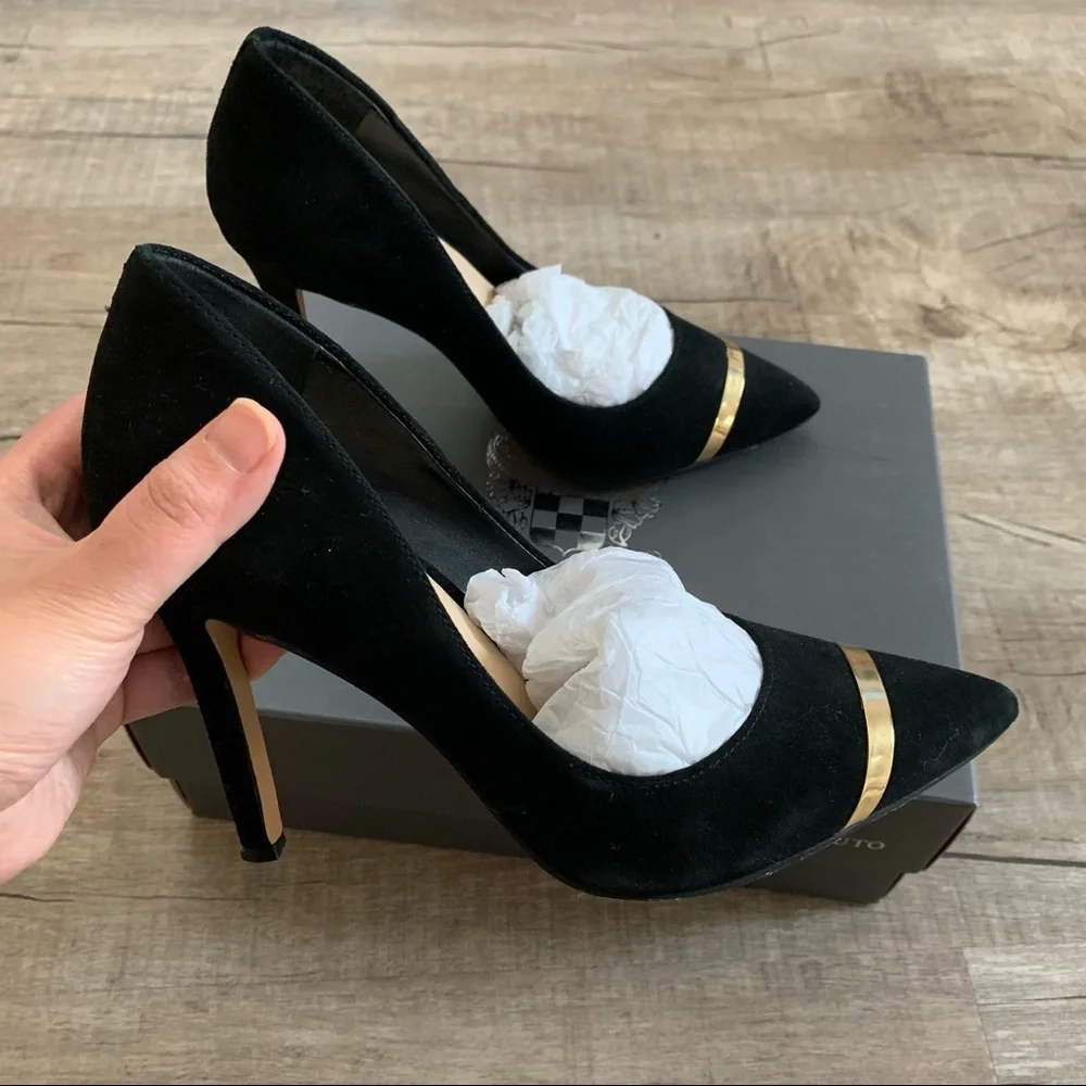 Vince Camuto Black suede and gold pump - Picture 1 of 9